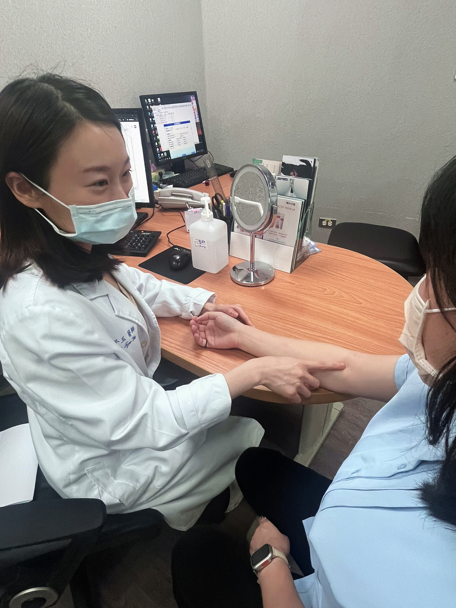 誤信傷口抹蒜泥偏方致傷口潰爛險引起蜂窩性組織炎