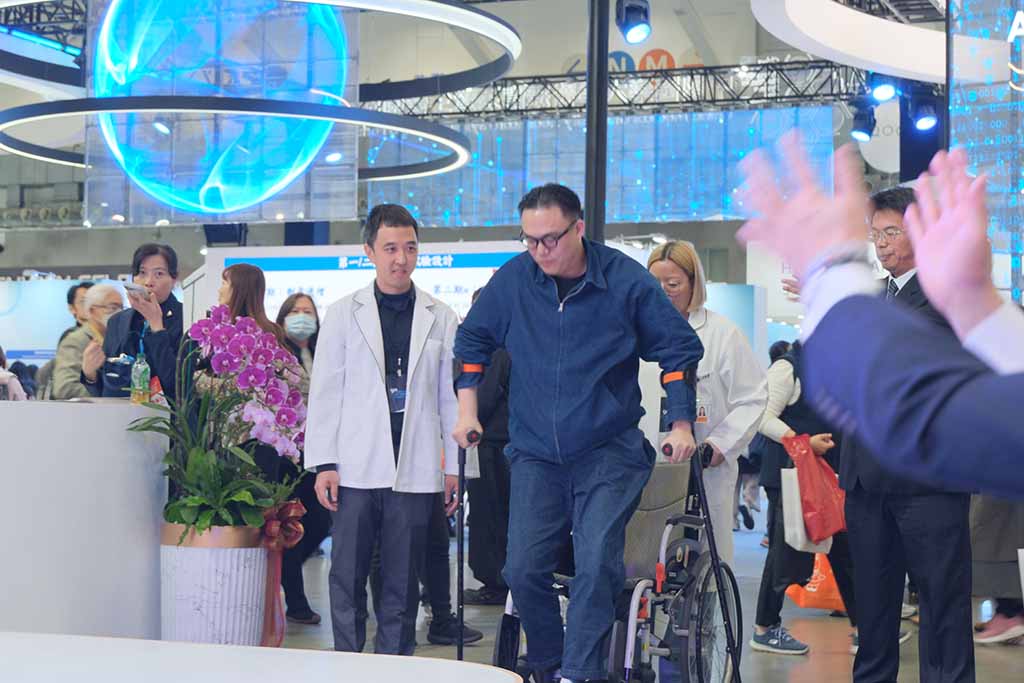 中西醫合療、脊椎電刺激術助車禍癱瘓患者成功站起